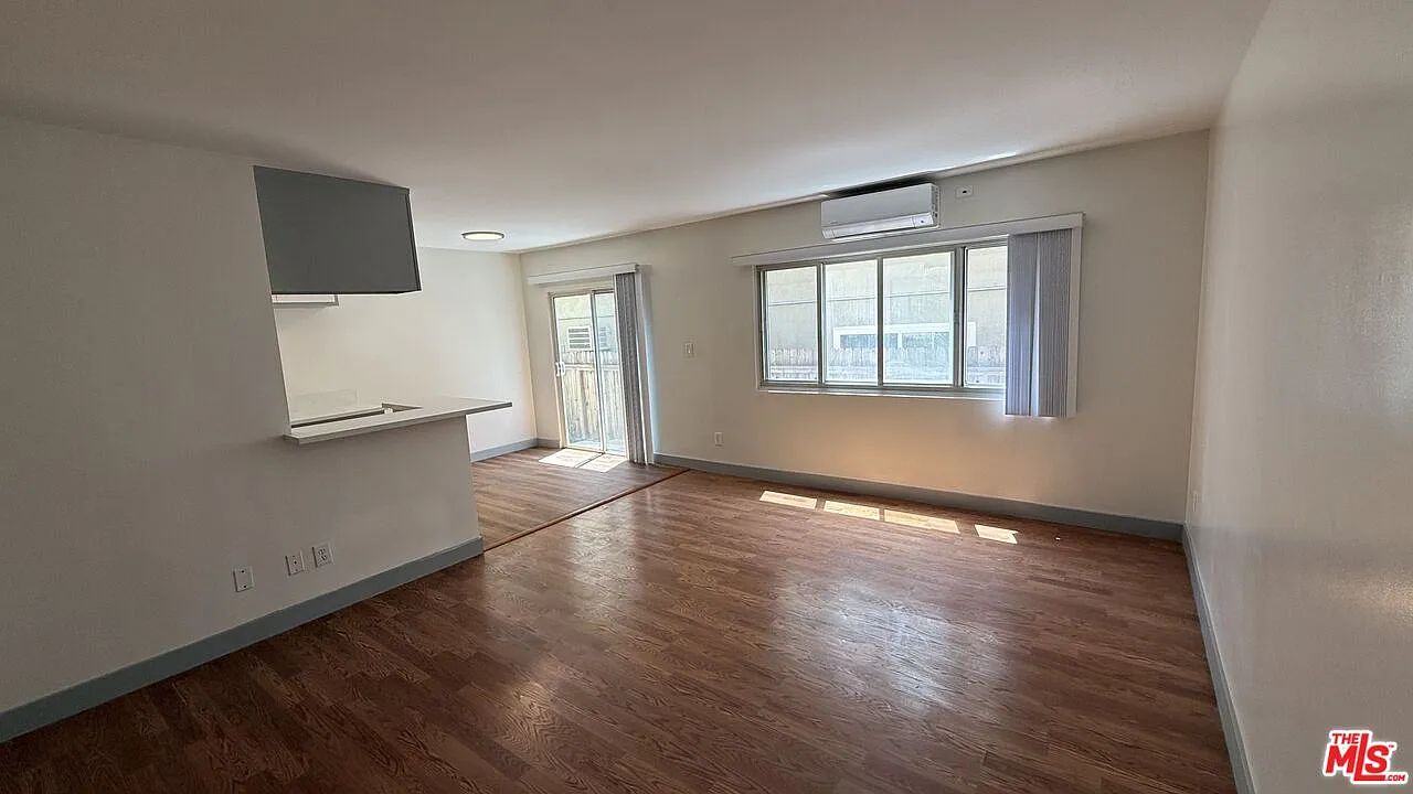 2 bed, 1.5 bath, 1150 sqft, $3,295 — Photo 1
