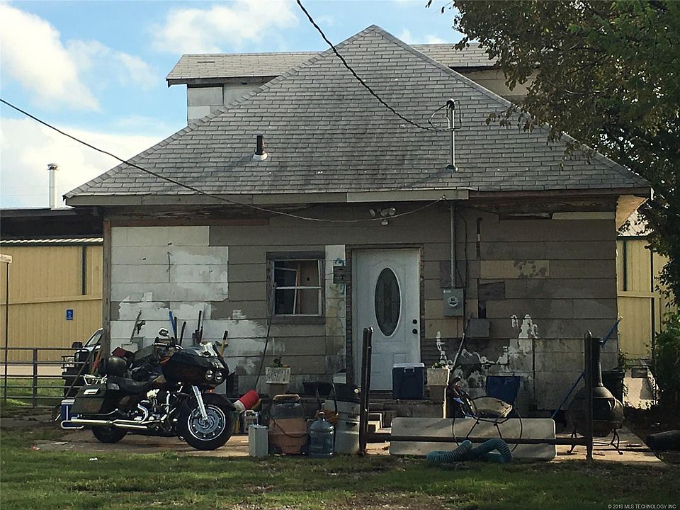 2nd image of 1623 E Easton St