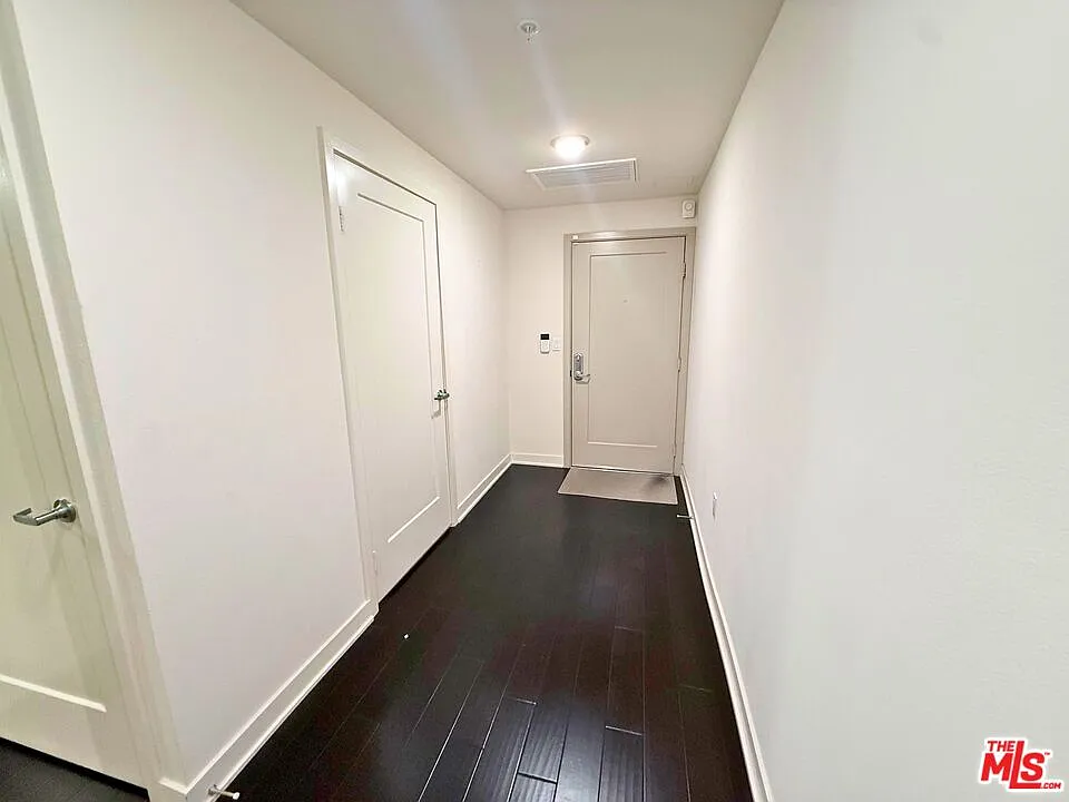 3 bed, 2.0 bath, 1370 sqft, $3,700 — Photo 3