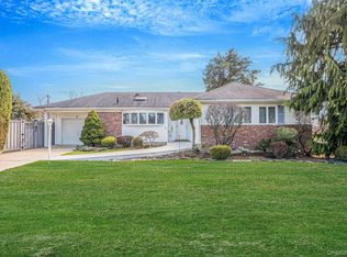 2 Rhonda Lane, Farmingdale, NY 11735
