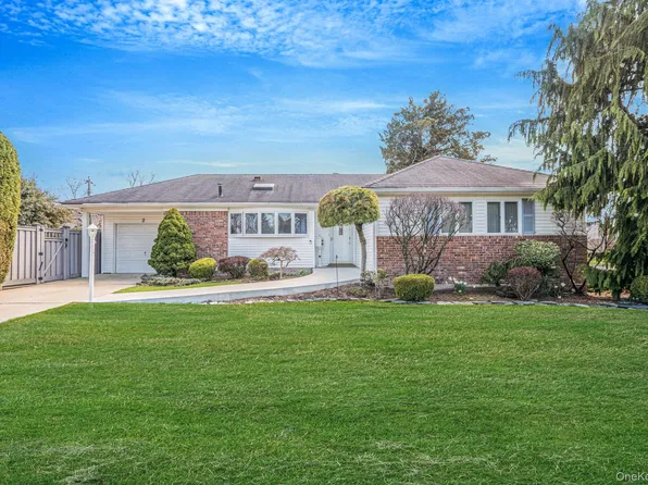 2 Rhonda Lane, Farmingdale, NY 11735