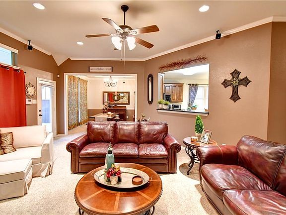 5th image of 133 Castle Pines Dr