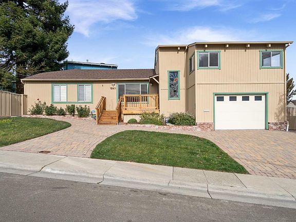 2nd image of 1260 Santa Lucia Ave
