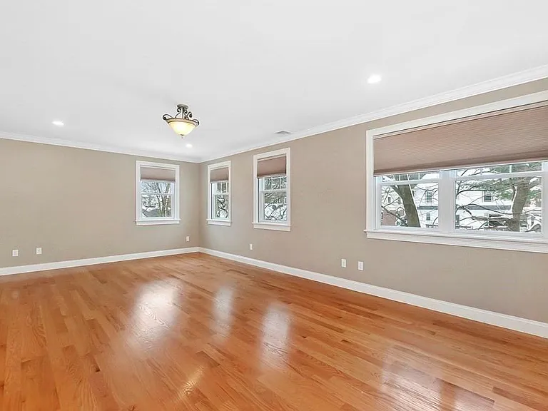 68 Waverley Ave #2 — Photo 7