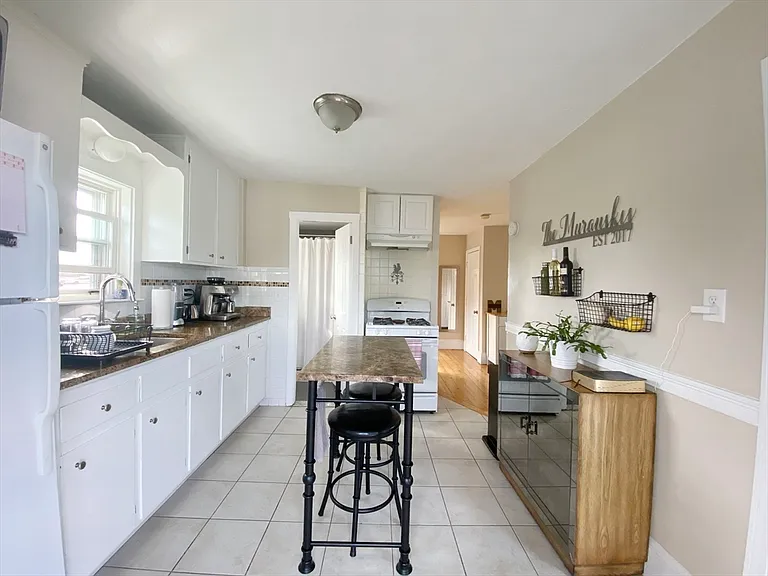 643 Saratoga St #3 — Photo 6