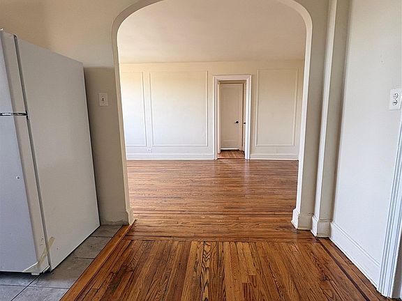 4th image of 30 Locust Hill Ave APT 7E