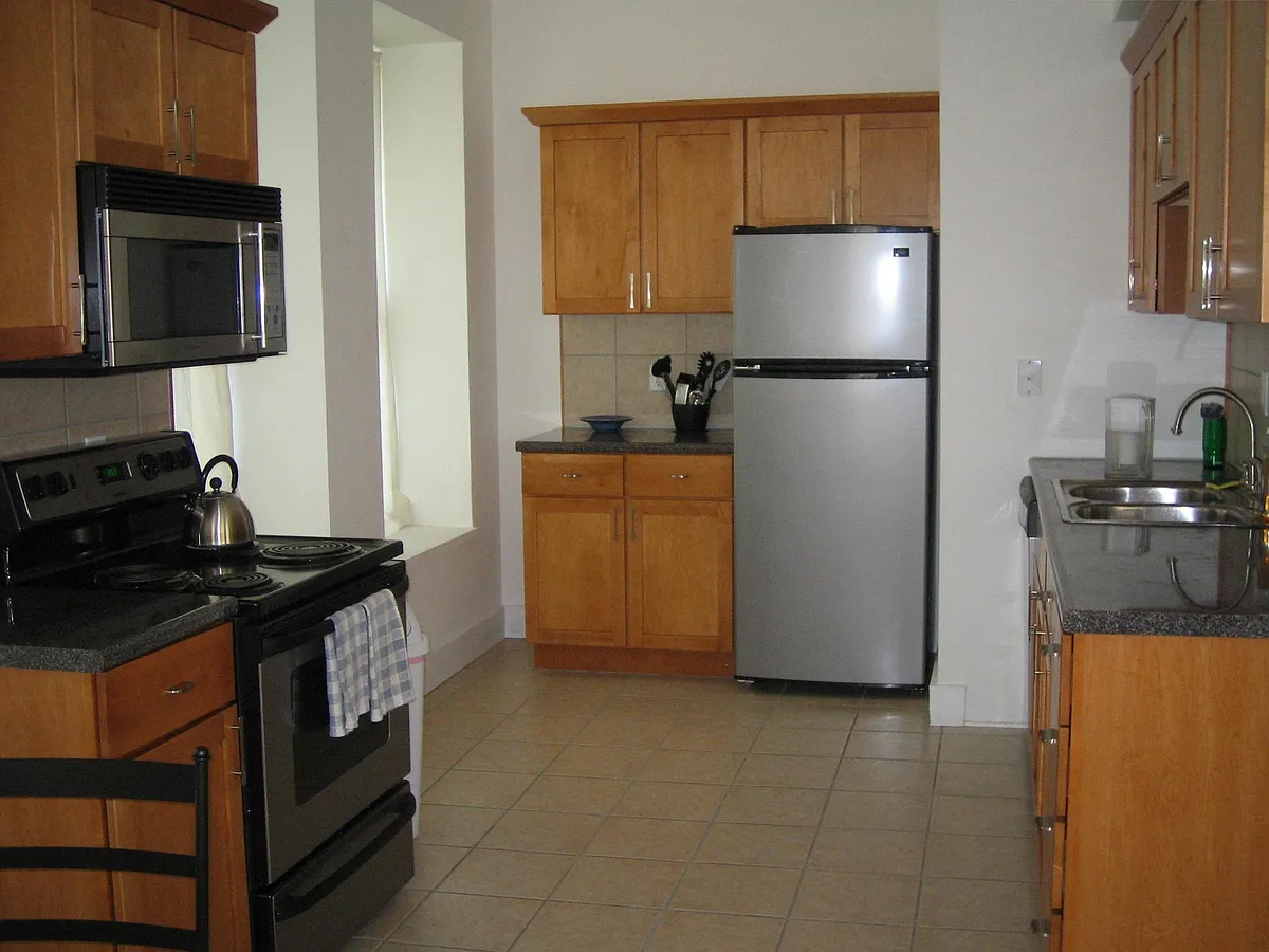 Building Photo - 615 S College Ave #2