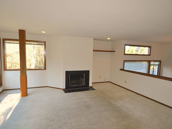 Livingroom toward fireplace