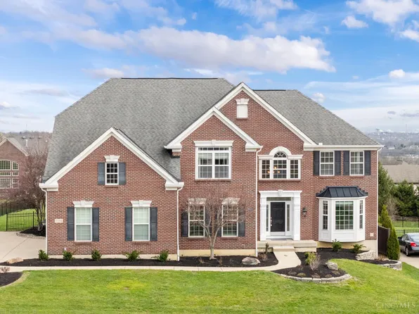 7556 Foxchase Dr, West Chester, OH 45069