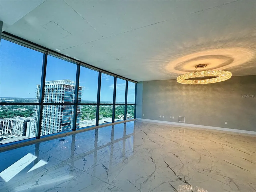 3 bed, 3.5 bath, 2895 sqft, $9,000 — Photo 2