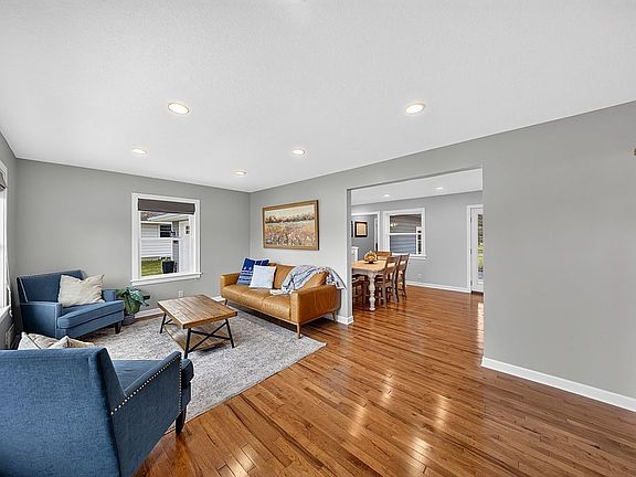 3rd image of 5018 15th St SE