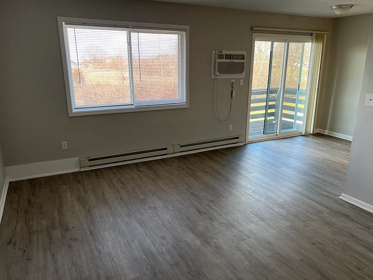 2816 E County Line Rd — Photo 10