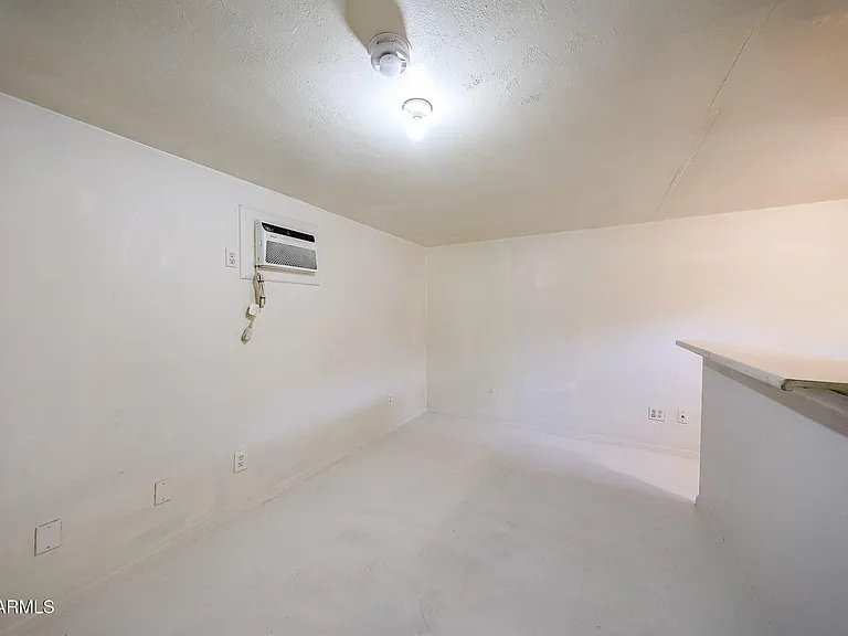 1005 E Moreland St #3 — Photo 3