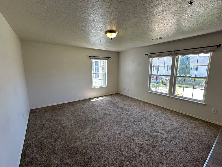 120 Davis Ave #202 — Photo 12