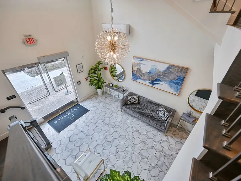 214 Avondale St — Photo 10