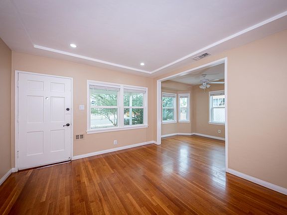3rd image of 6532 Beeman Ave