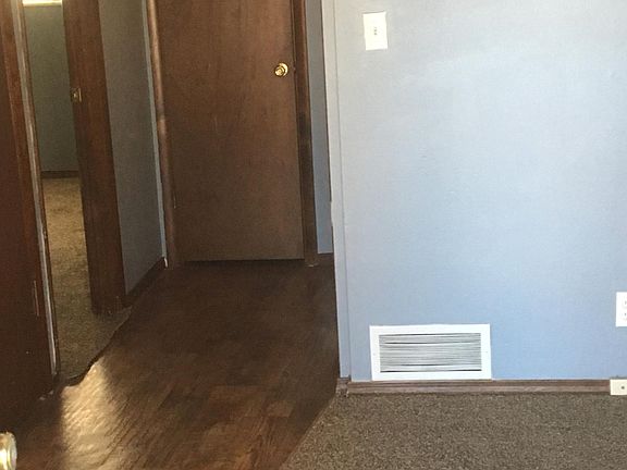 2nd image of 610 Boxwood Dr APT 21