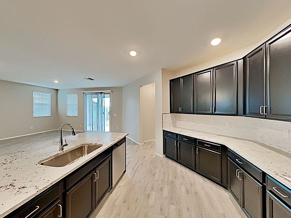 5th image of 8210 W Lane Ave