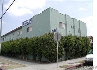 1st image of 737 W 41st Pl