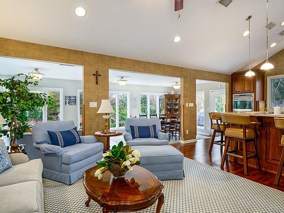 3rd image of 1401 Landon Ct