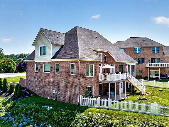 4th image of 61 Meadow Glen Dr