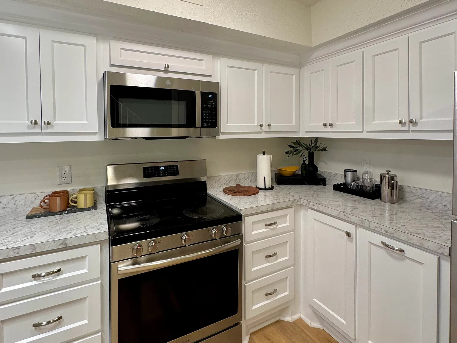 2 bed, 2.5 bath, 1280 sqft, $2,300 — Photo 2