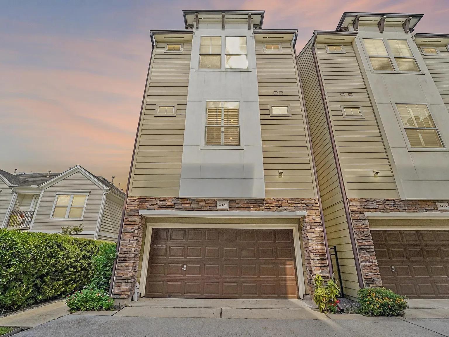 3 bed, 3.5 bath, 2073 sqft, $3,300 — Photo 1