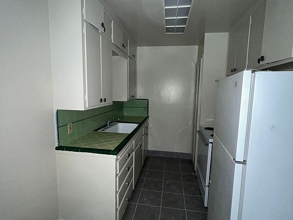 3rd image of 311 27th St #3
