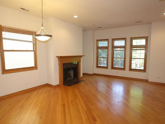 5th image of 2735 N Wayne Ave #2south