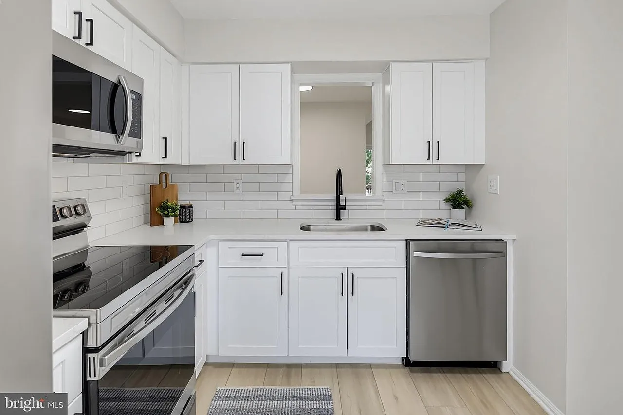 3 bed, 2.5 bath, 1397 sqft, $3,100 — Photo 1