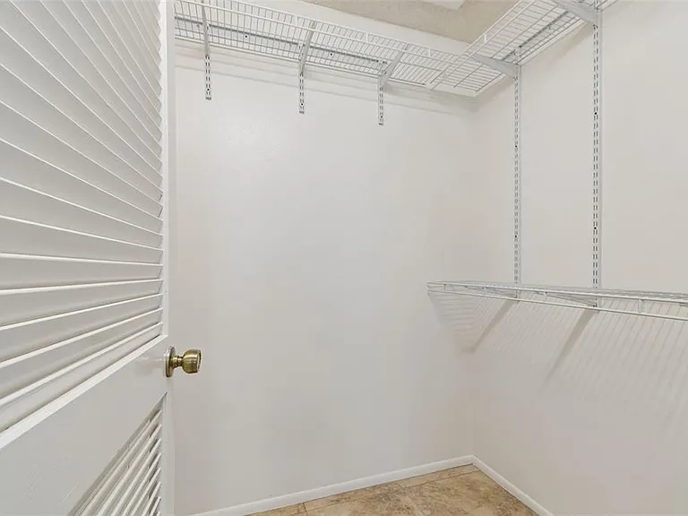 2945 Grovewood Blvd #A — Photo 41