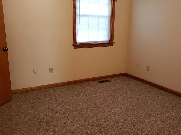 1346 Kundeck St — Photo 16