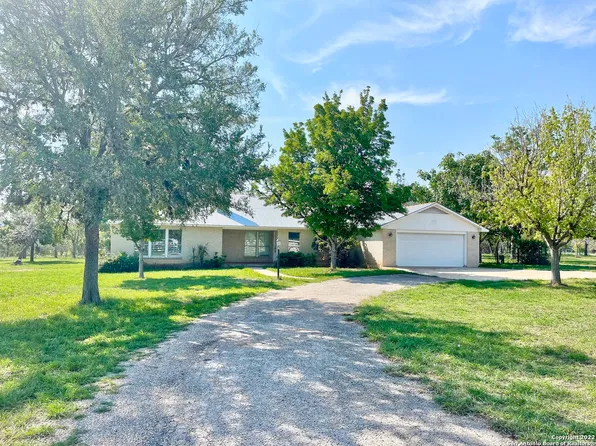 547 Coalkiln Rd., Medina, TX 78055