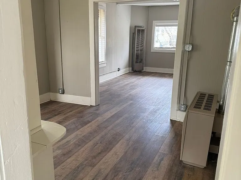 420 S 6th St — Photo 12