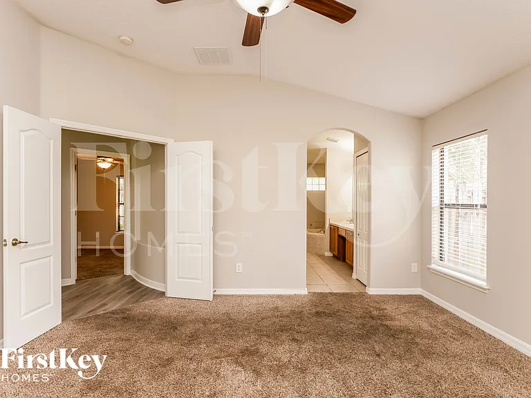 1521 Clapton Dr — Photo 9
