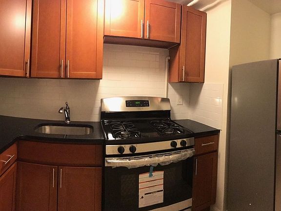 3rd image of 125 Elizabeth St APT 4A