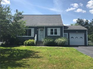 8445 Grandview Dr, Cicero, NY 13039