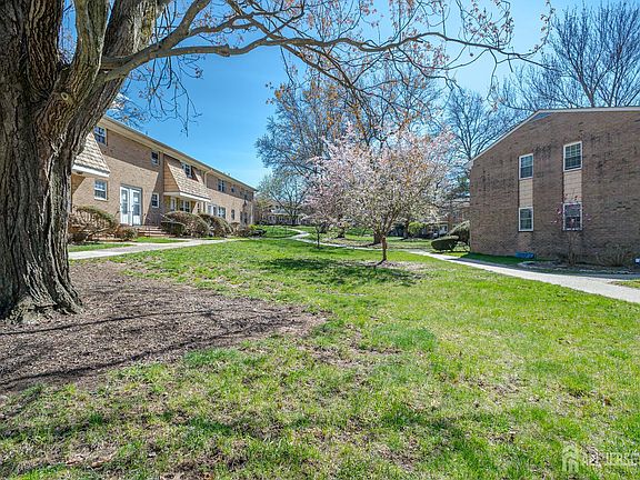 3rd image of 363 Cranbury Rd APT C14