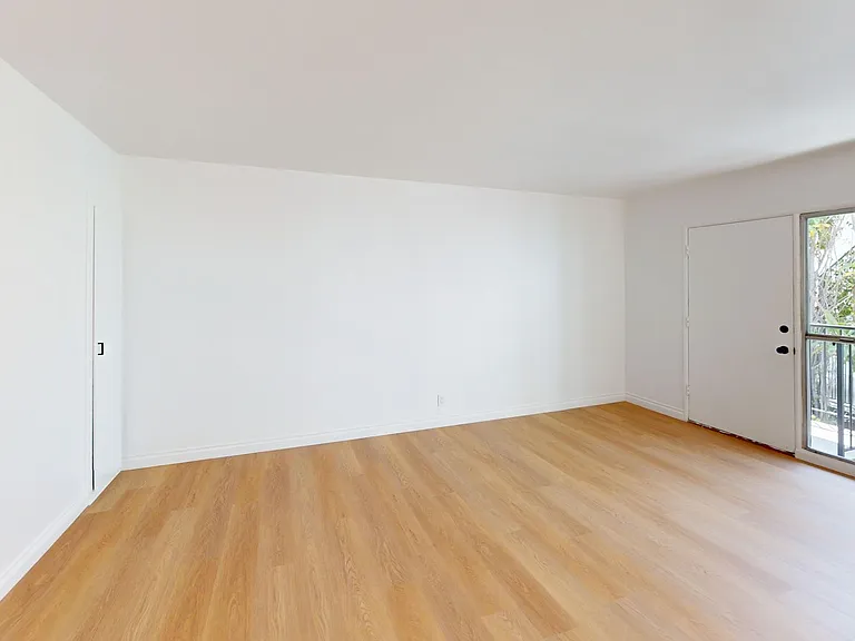The Clair Manor Apts...Hollywood Hills...Fully Renovated...CALL NOW! — Photo 22
