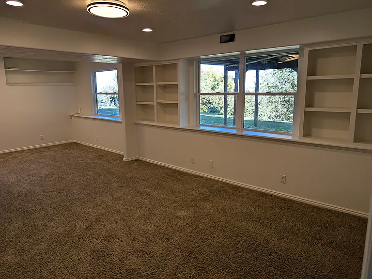 1103 E Skyler Dr — Photo 36