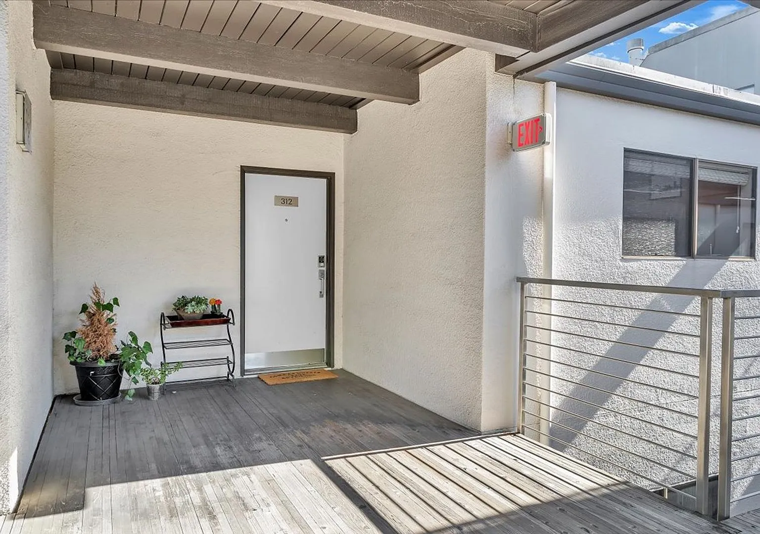 7 Embarcadero West #312 **Move In Special! One Month Free** — Photo 2