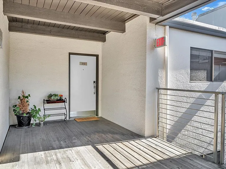 7 Embarcadero W #312 — Photo 2