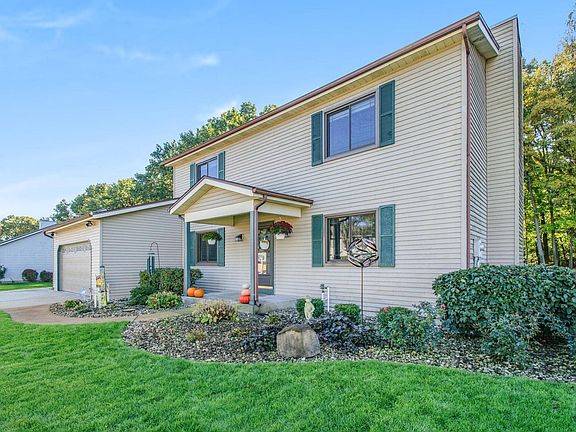 3rd image of 22040 Pine Hollow Ln