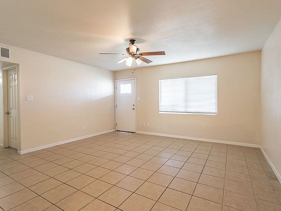 3rd image of 919 E 25th Pl