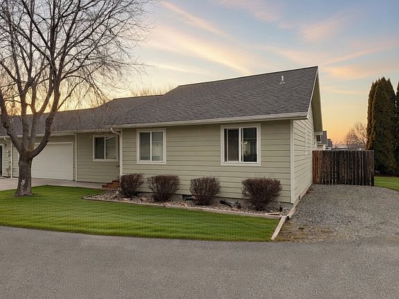 2nd image of 3020 Elm St #3030