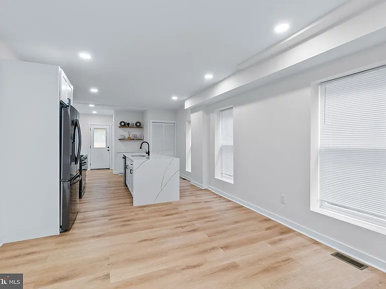 530 E 38th St — Photo 9