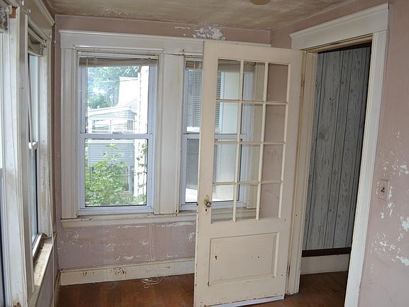 4th image of 21 Tremont St