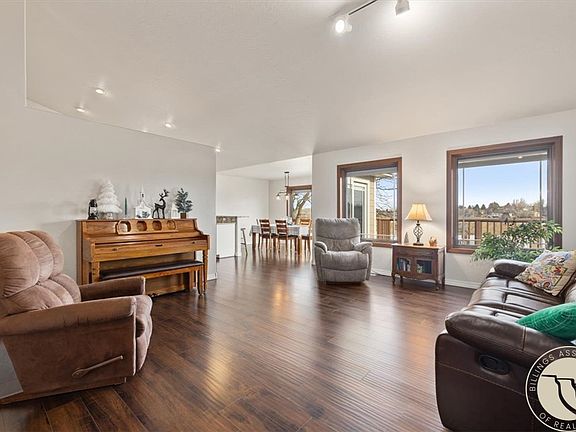 3rd image of 2435 Lake Heights Dr