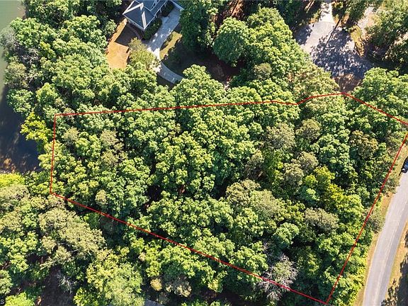 4th image of 345 Emerald Isle Ct