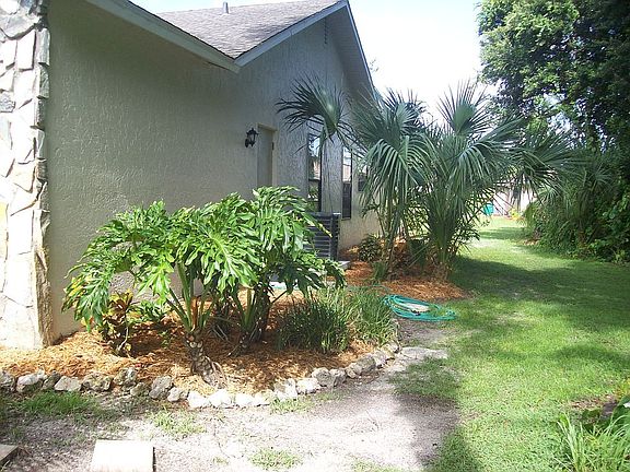 5th image of 1371 Bounds St